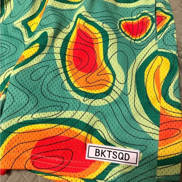 BKTSQD Vibrant Patterned Shorts Size YXL - Picture 2 of 4